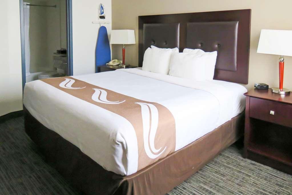 Quality Inn & Suites Everett Zimmer foto